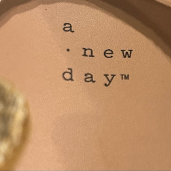 A New Day Tanner Platform Double Band woven cream tan sandals size 7.5 - Picture 3 of 12